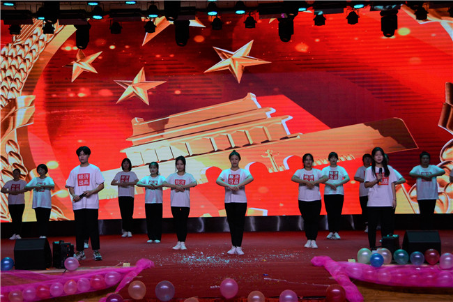 Beat365中文官方网站经济学院第一届竞技文化月暨文艺晚会圆满落幕