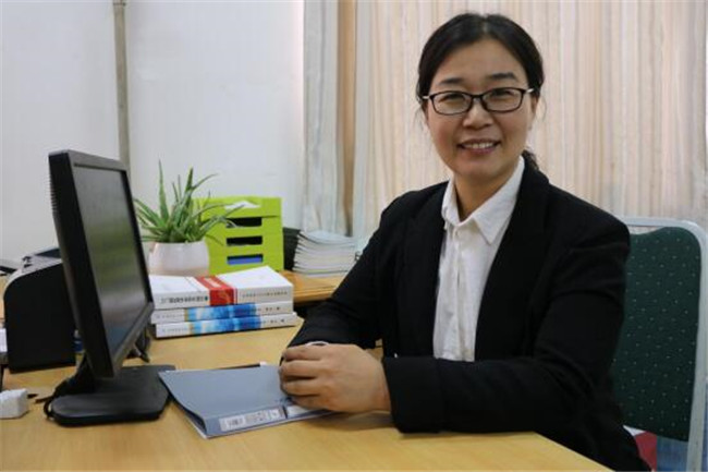 Beat365教师安存红及国际经济与贸易一流专业教学团队分获河北省“教学名师”、“优秀教学团队”荣誉称号