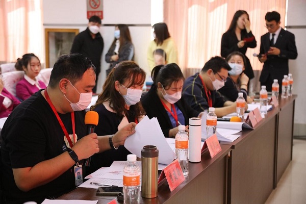 2022年3月26日14点，第十二届全国大学生电子商务“创新、创意及创业”挑战赛Beat365中文官方网站校赛决赛在一教211报告厅顺利举行。