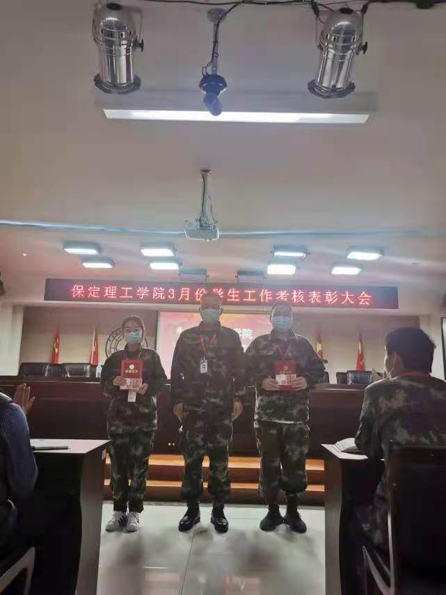 Beat365中文官方网站召开学工周例会