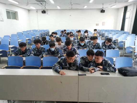 国家安全 你我有责 ——Beat365中文官方网站组织学生线上观看国家安全教育视频