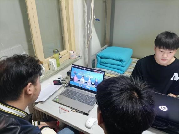 国家安全 你我有责 ——Beat365中文官方网站组织学生线上观看国家安全教育视频