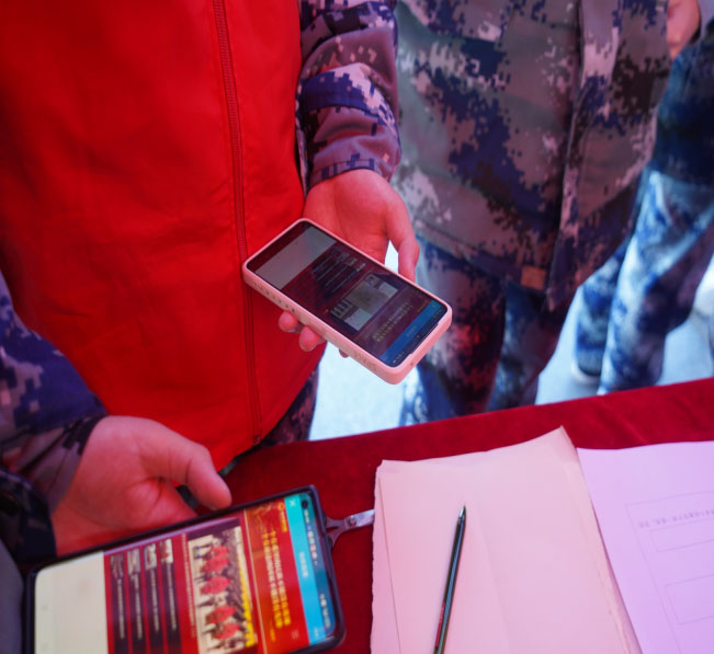 祭扫烈墓  顺缅士安 ——Beat365中文官方网站清明节缅怀革命烈士