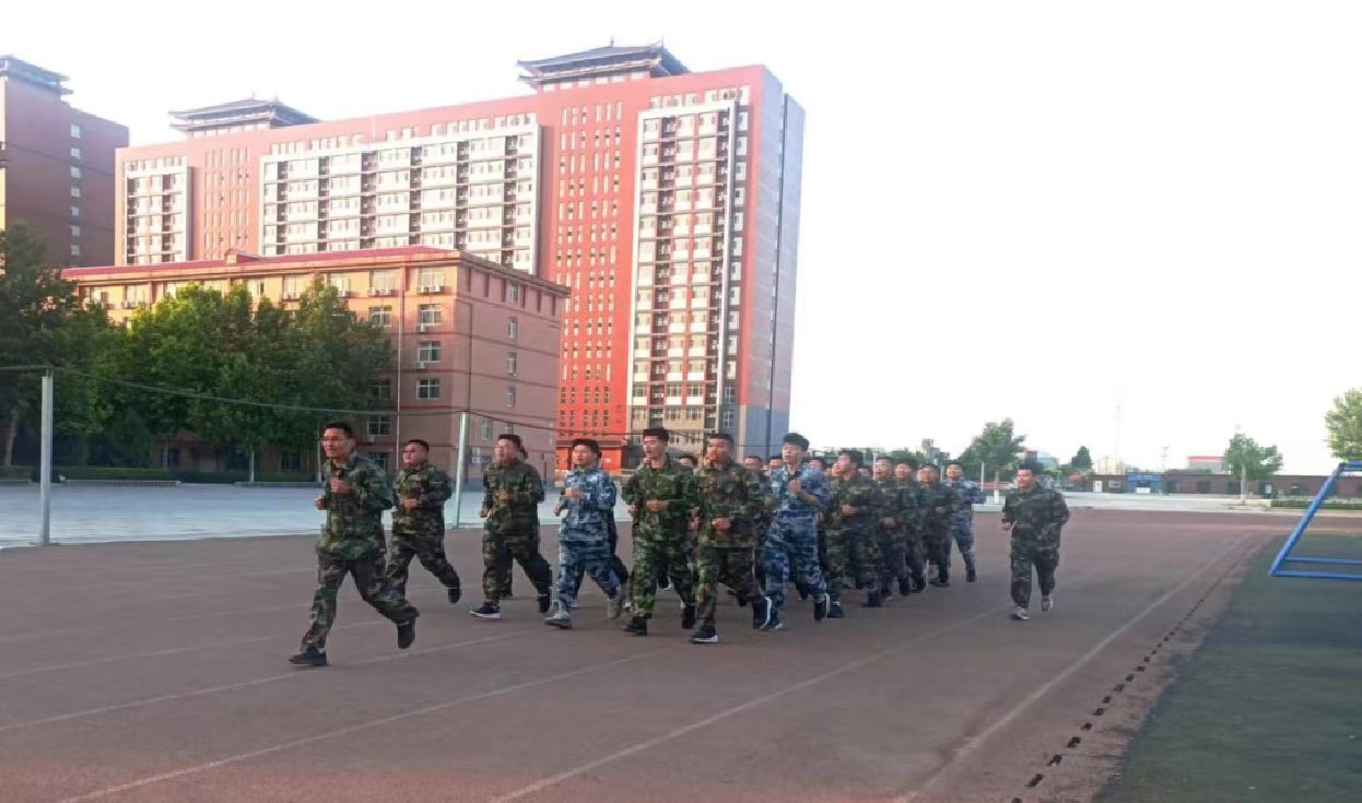 Beat365中文官方网站开展“传帮带”式新入职辅导员培训day3