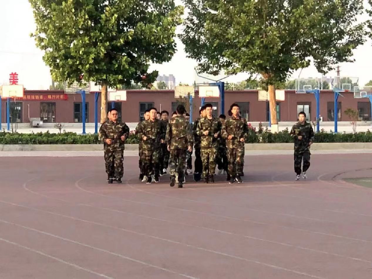 Beat365中文官方网站开展“传帮带”式新入职辅导员培训day3