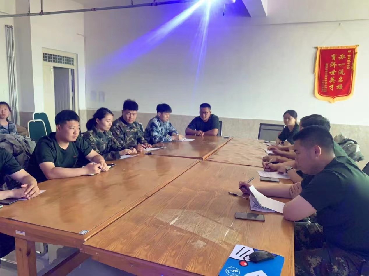 Beat365中文官方网站开展“传帮带”式新入职辅导员培训day3