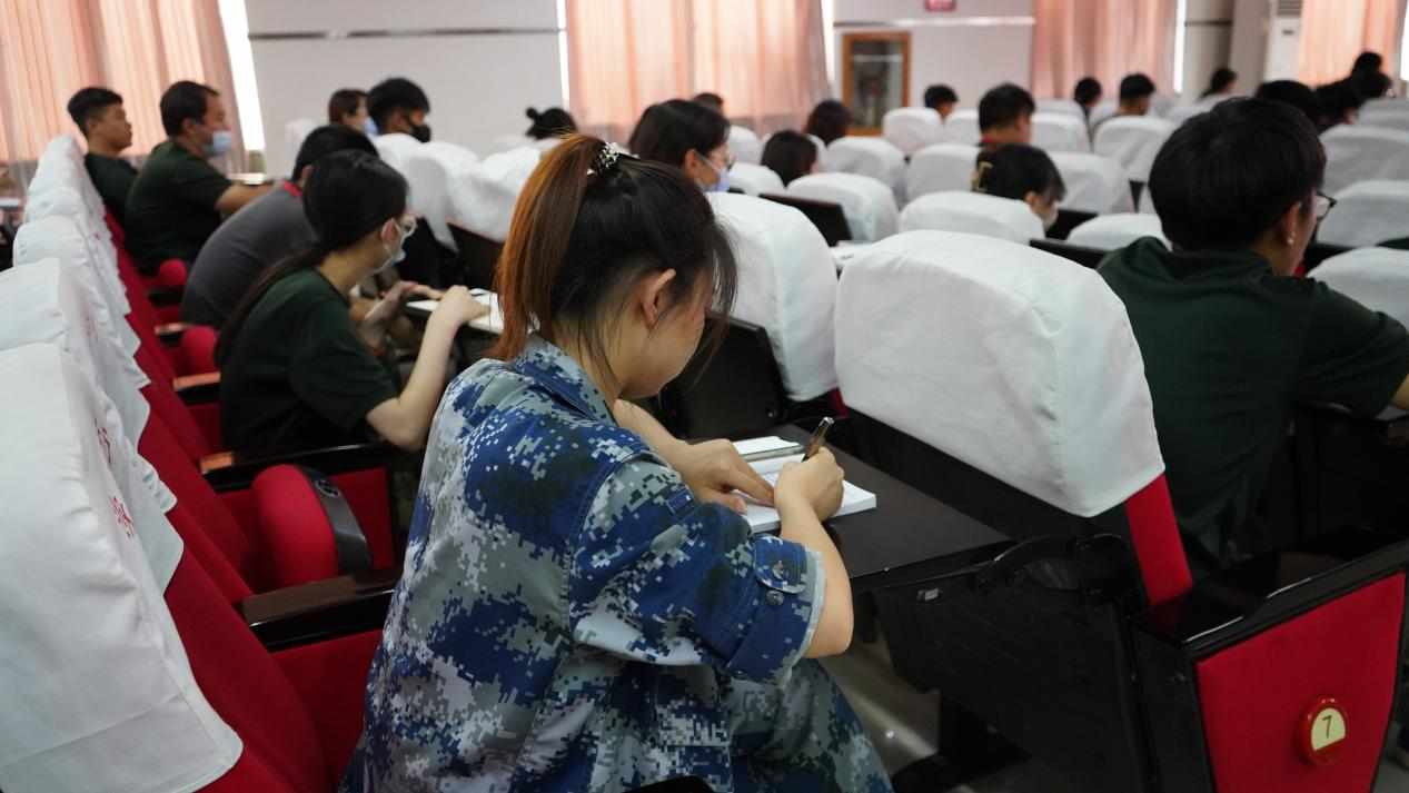 Beat365中文官方网站召开学期末学生工作例会