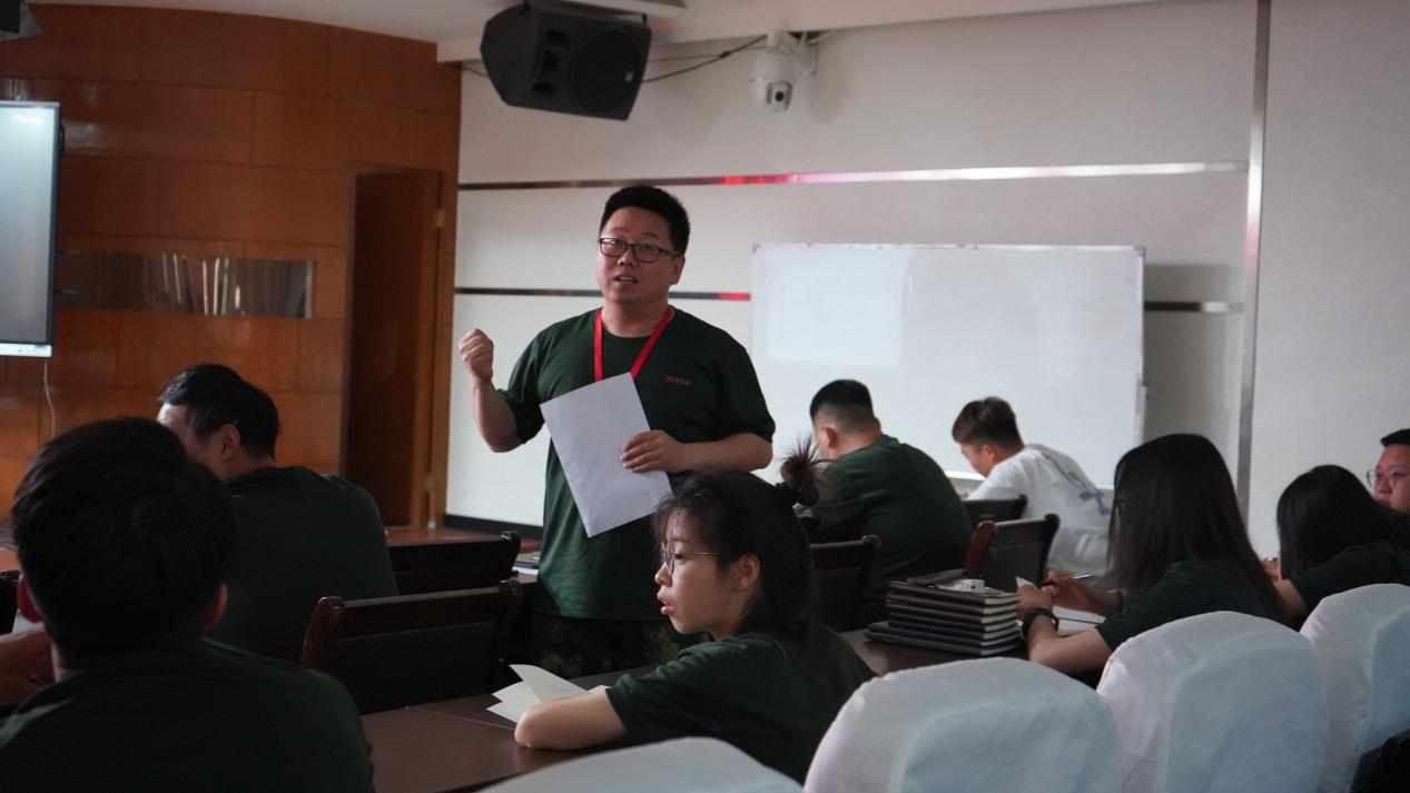 Beat365中文官方网站召开学期末学生工作例会