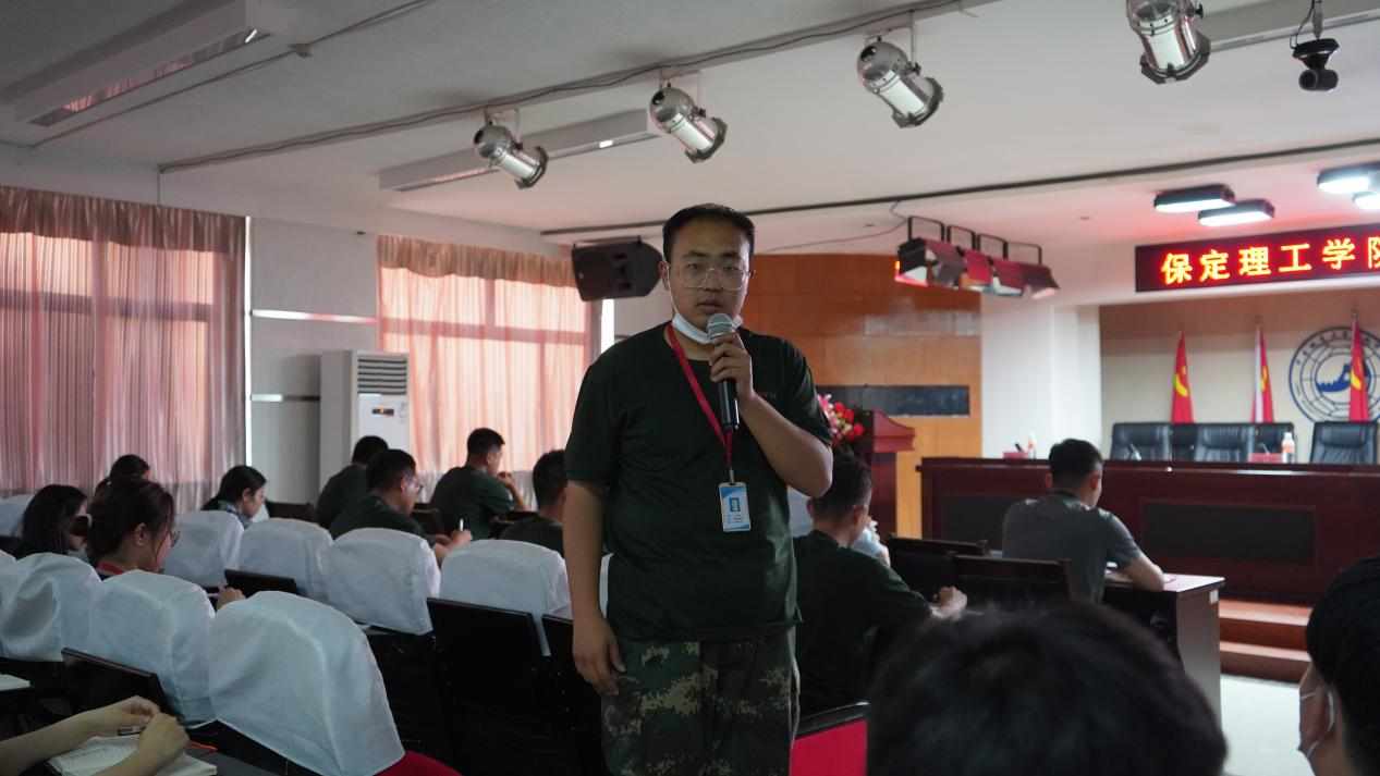 Beat365中文官方网站召开学期末学生工作例会