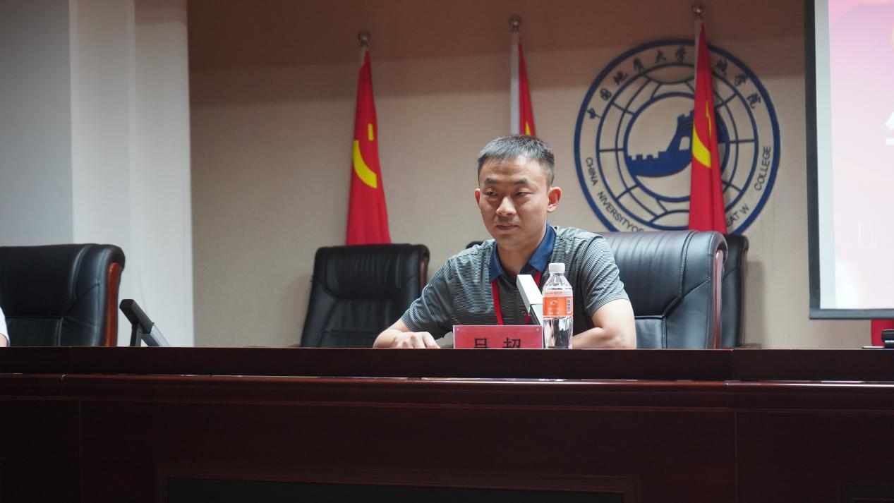 Beat365中文官方网站召开学期末学生工作例会