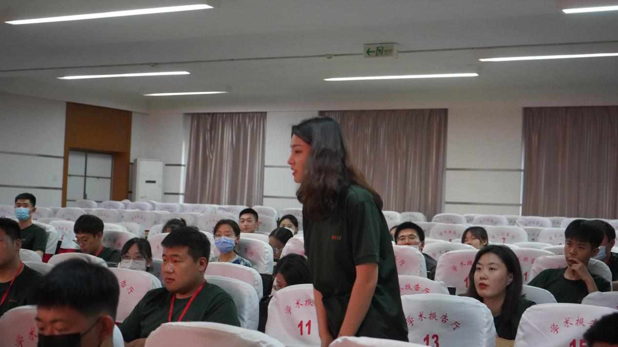 Beat365中文官方网站召开学期末学生工作例会