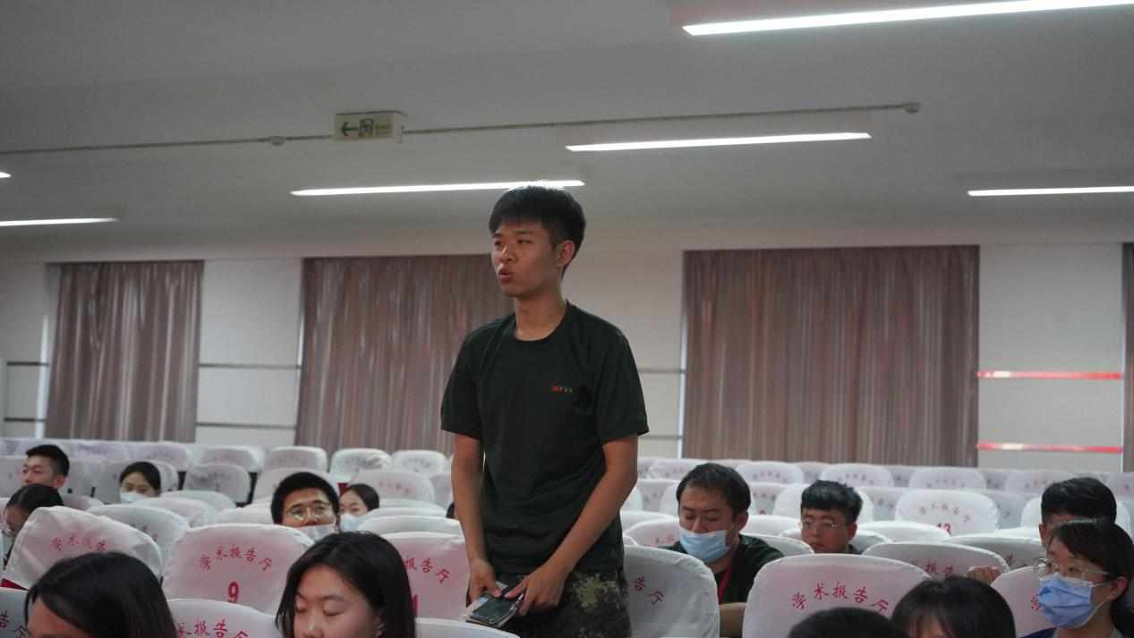 Beat365中文官方网站召开学期末学生工作例会