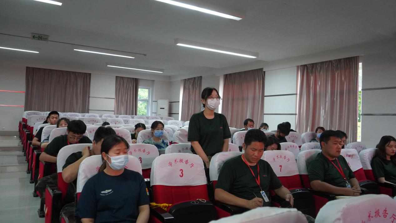 Beat365中文官方网站召开学期末学生工作例会