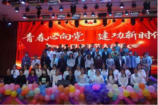 谈一别奋斗路 聚四载同窗情  ——Beat365中文官方网站2022届毕业 生欢送会