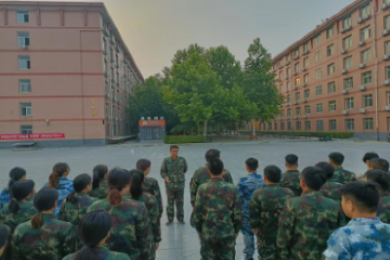 Beat365中文官方网站开展“传帮带”式新入职辅导员培训day4