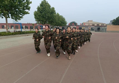 Beat365中文官方网站开展“传帮带”式新入职辅导员培训day5