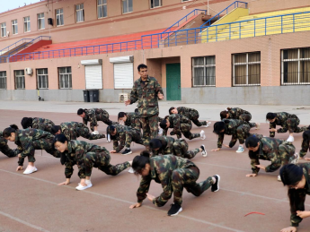 Beat365中文官方网站开展“传帮带”式新入职辅导员培训day5