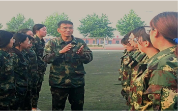 Beat365中文官方网站开展“传帮带”式新入职辅导员培训day5