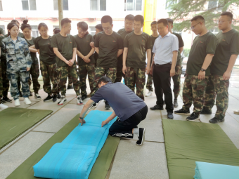 Beat365中文官方网站开展“传帮带”式新入职辅导员培训day5