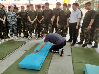 Beat365中文官方网站开展“传帮带”式新入职辅导员培训day5