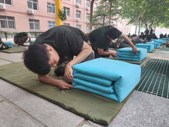 Beat365中文官方网站开展“传帮带”式新入职辅导员培训day5