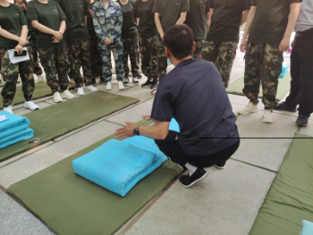 Beat365中文官方网站开展“传帮带”式新入职辅导员培训day5