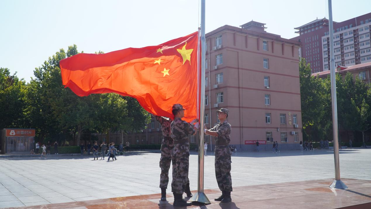 Beat365中文官方网站2023级新生军训开营式隆重举行