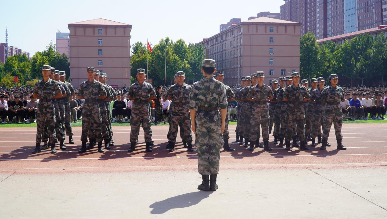 Beat365中文官方网站2023级新生军训开营式隆重举行