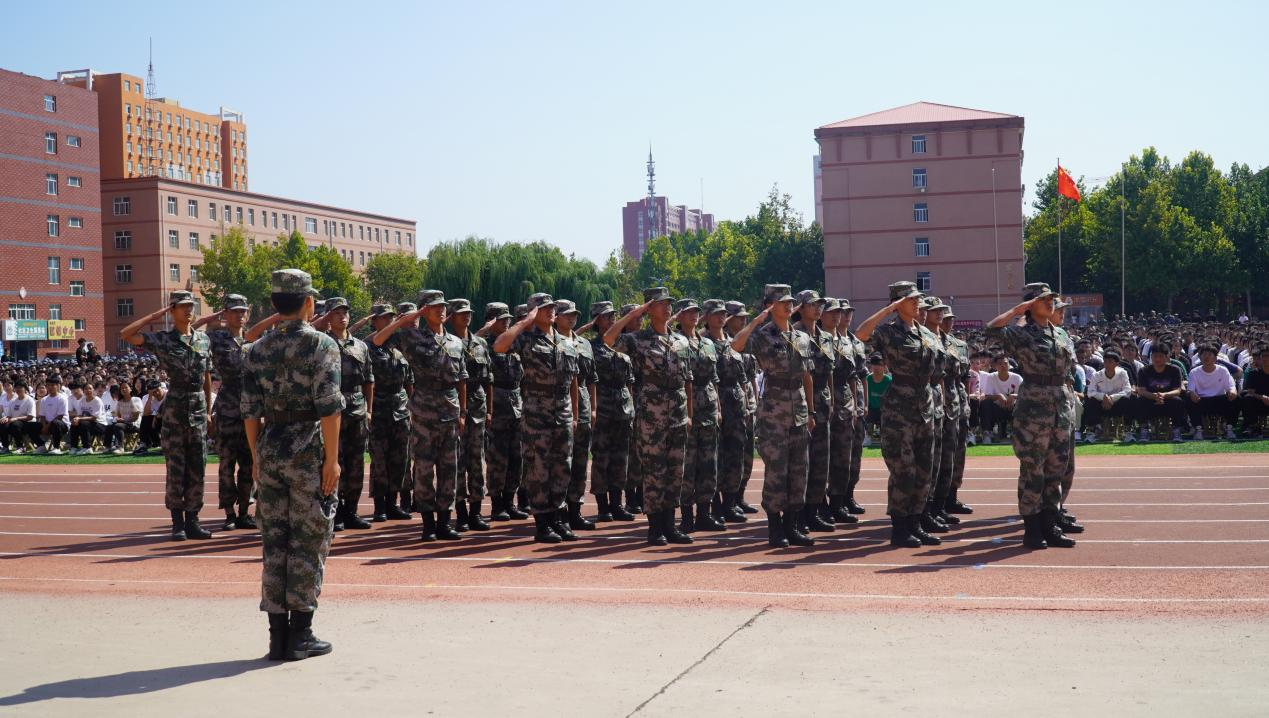 Beat365中文官方网站2023级新生军训开营式隆重举行