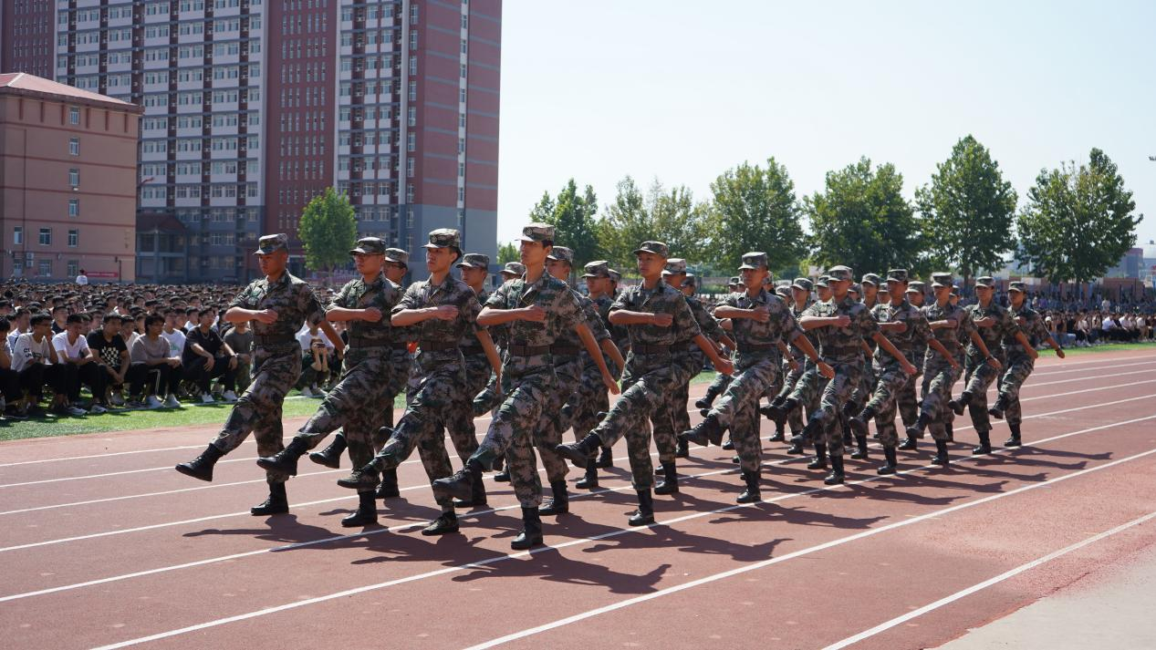 Beat365中文官方网站2023级新生军训开营式隆重举行