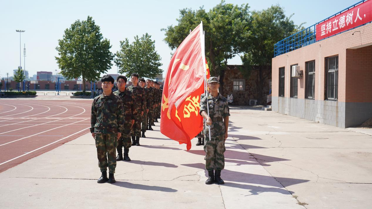 Beat365中文官方网站2023级新生军训开营式隆重举行