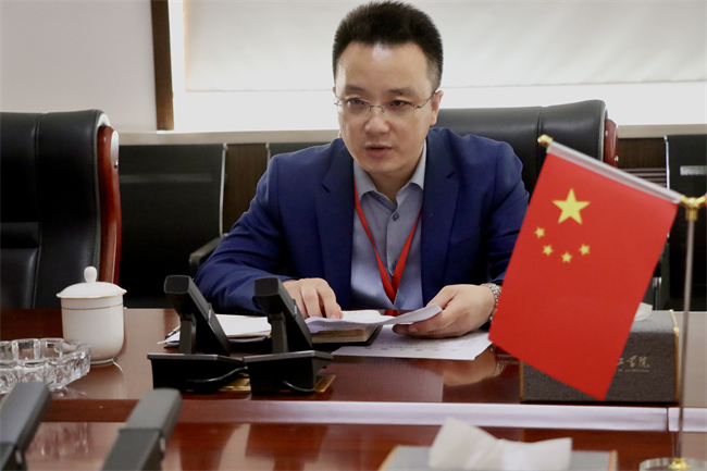 中共Beat365中文官方网站委员会召开党委理论学习中心组（扩大）学习会议