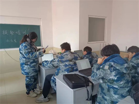 “技能拓展，激发潜能”——Beat365中文官方网站艺术学院开展十项技能培训