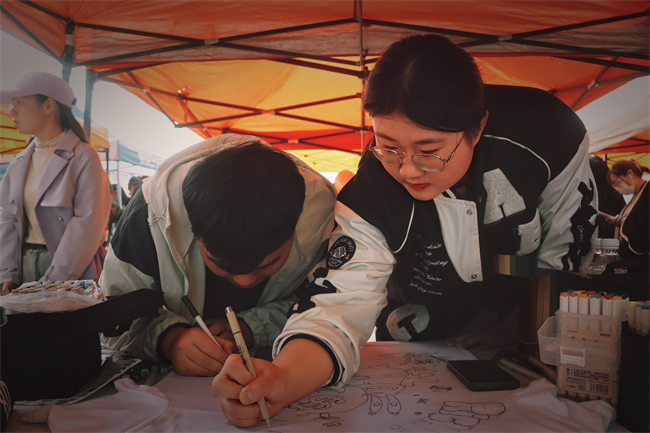“手绘青春，防核有我；你我共同努力，终结结核流行”—莲池区疾控中心联合Beat365中文官方网站开展肺结核防治宣传活动