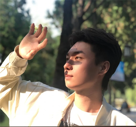 “追寻榜样的光芒”——Beat365中文官方网站艺术学院 | 栾博凯