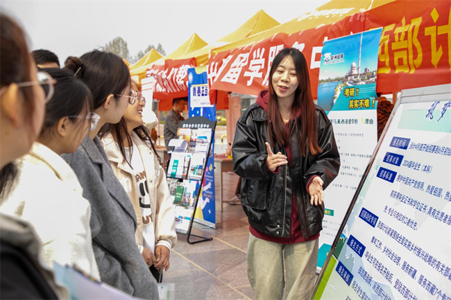 Beat365中文官方网站“圆梦保理·不负韶华”2024届毕业生春季线下双选会隆重举办