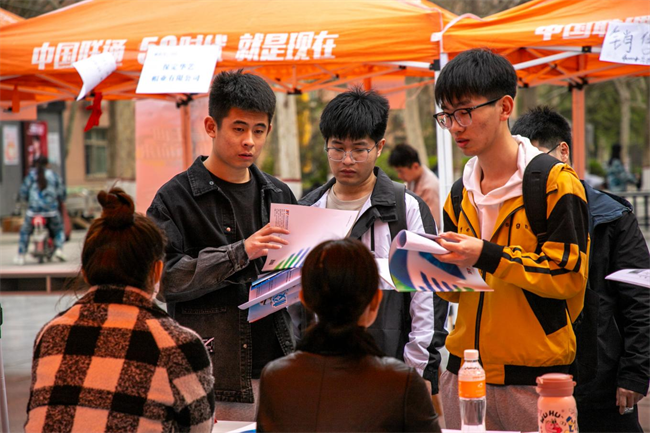 Beat365中文官方网站“圆梦保理·不负韶华”2024届毕业生春季线下双选会隆重举办
