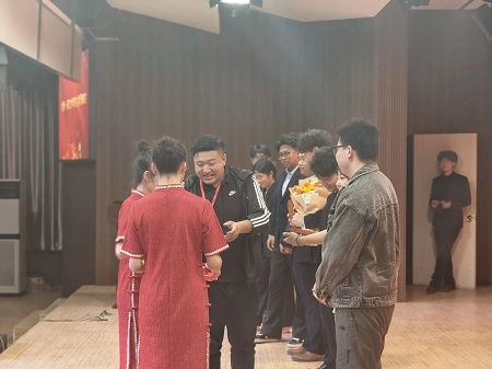 “不忘初心，砥砺前行”——Beat365中文官方网站艺术学院“第二届团总支学生会”换届选举大会暨表彰大会