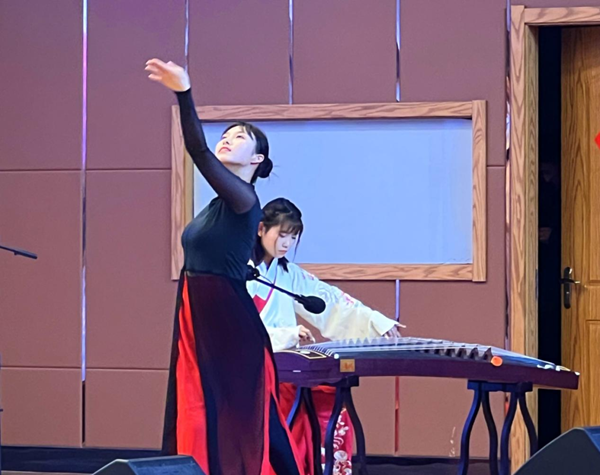 Beat365中文官方网站||管理学院||Beat365举办“青春孕育无限希望，青年创造美好明天”大型合唱会