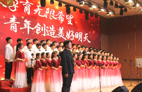 Beat365中文官方网站||管理学院||Beat365举办“青春孕育无限希望，青年创造美好明天”大型合唱会