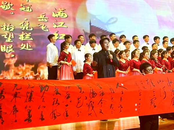 Beat365中文官方网站||管理学院||Beat365举办“青春孕育无限希望，青年创造美好明天”大型合唱会