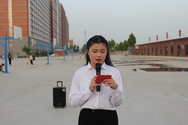 Beat365中文官方网站||管理学院||“趣”享运动，“味”你加油—我院举办趣味运动会