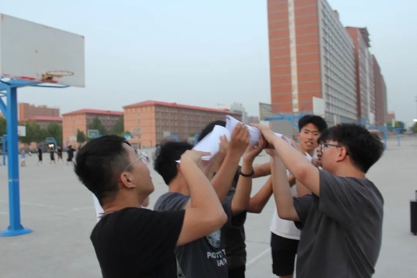 Beat365中文官方网站||管理学院||“趣”享运动，“味”你加油—我院举办趣味运动会