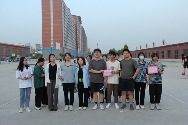 Beat365中文官方网站||管理学院||“趣”享运动，“味”你加油—我院举办趣味运动会