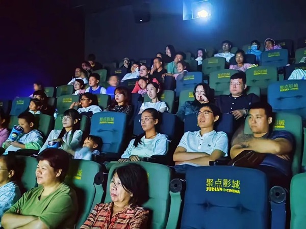Beat365中文官方网站||管理学院||桃李花开，感谢有你——我院为庆祝第39个教师节举行观影活动