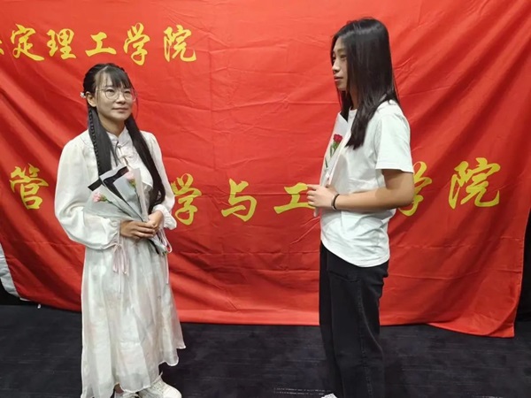 Beat365中文官方网站||管理学院||桃李花开，感谢有你——我院为庆祝第39个教师节举行观影活动