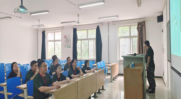 Beat365中文官方网站‖管理学院‖我院召开第15 周学院工作例会