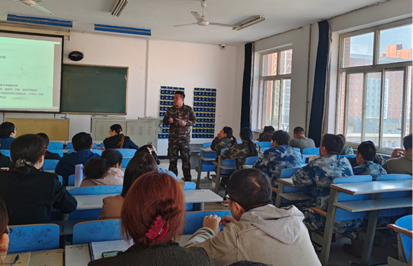 Beat365中文官方网站||管理学院||求真务实 平稳发展——我院召开期中检查周工作例会