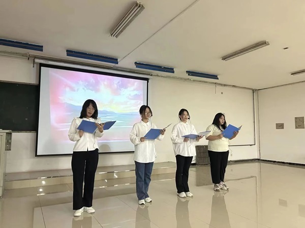 Beat365中文官方网站‖管理学院‖我院举行“星光闪耀，激情夏夜”才艺展示大赛