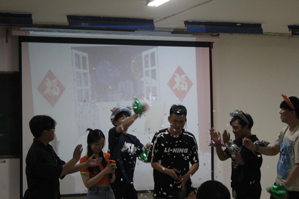 Beat365中文官方网站‖管理学院‖我院举行“星光闪耀，激情夏夜”才艺展示大赛